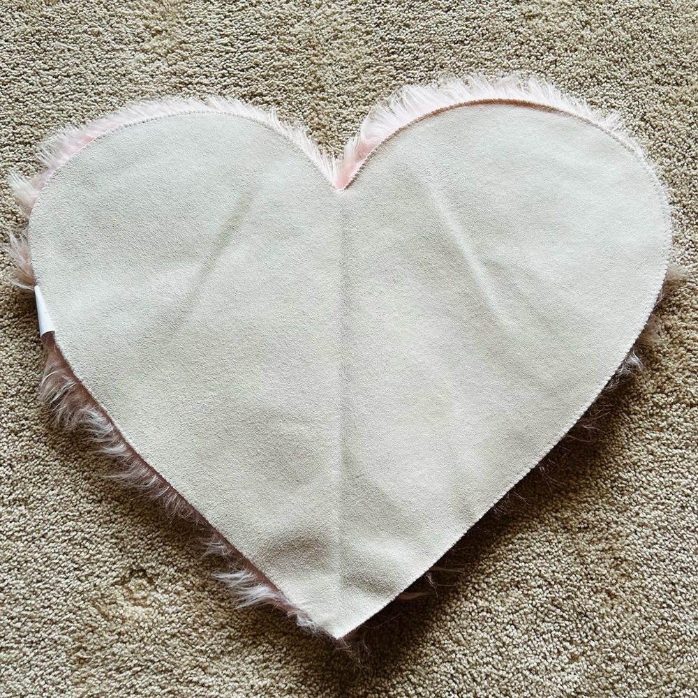 Heart Shaped Mini Rug - Picture 3 of 3